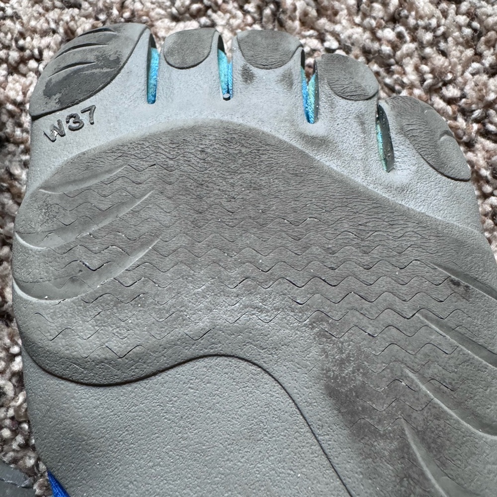 Vibram FiveFingers Blue Women’s Size 37 Barefoot - Picture 6 of 6